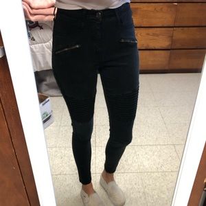 Black skinny jeggings